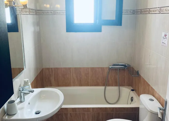 33 * Monolithos (Santorini)